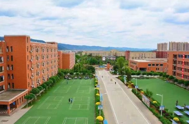 初中毕业读什么学校好