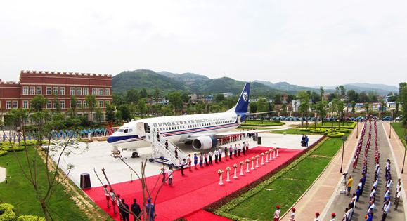 成都航空职业学院学费一年多少钱