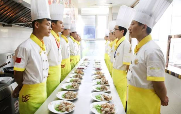 成都男孩子上技校学什么好就业