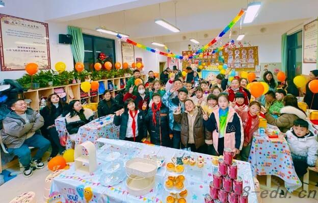 成都市郫都区川科外国语学校