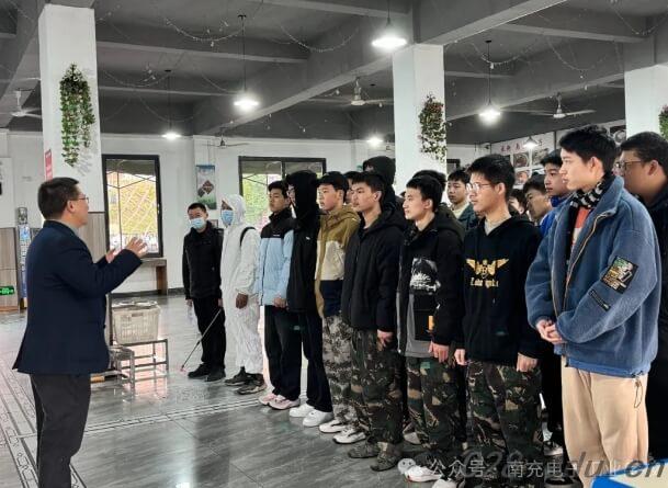 南充电子工业学校