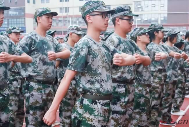 成都市郫都区川科外国语学校