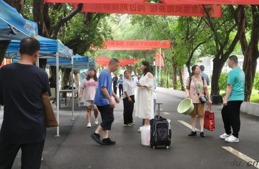 四川国盛技工学校