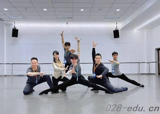 成都市文化艺术学校