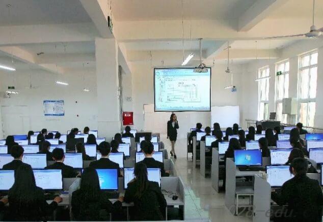 四川希望汽车技师学院 四川希望汽车技师学院