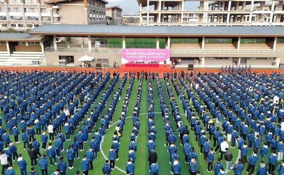 都江堰市领川实验学校 都江堰市领川实验学校