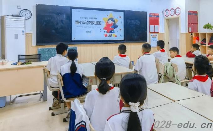 成都市郫都区川科外国语学校