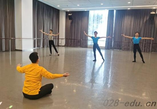 成都市文化艺术学校