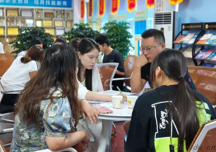 四川国盛技工学校