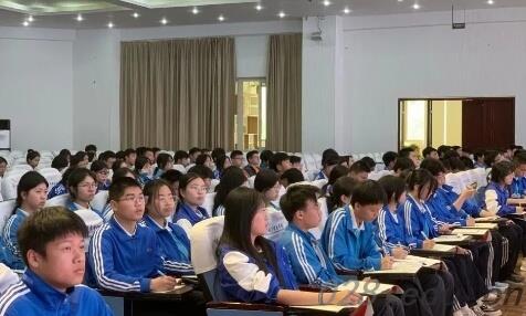 成都电子信息学校